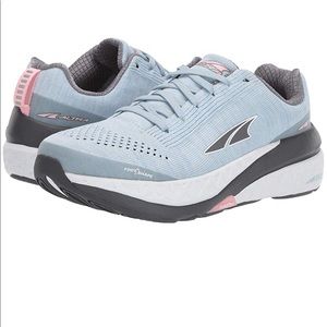 Altra Paradigm 4.5 EUC — only worn a few times!